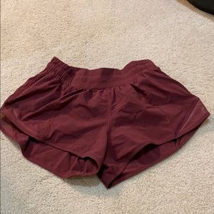 Lululemon Hotty Hot Shorts 2.5 in